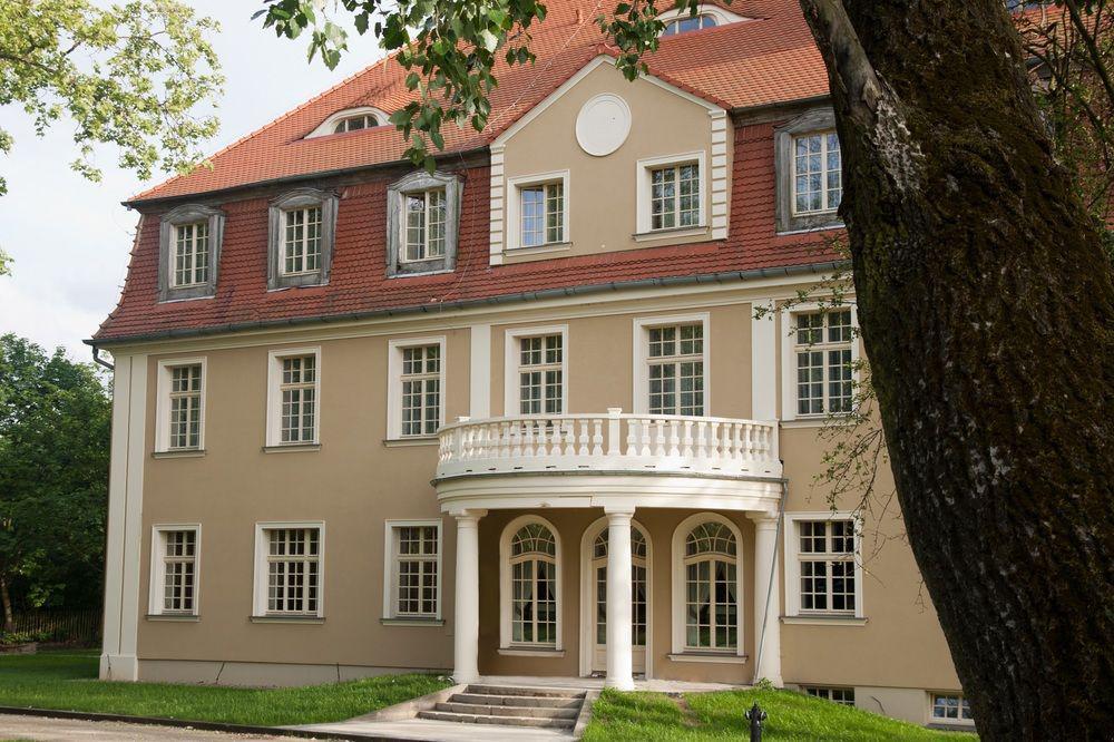Отель Palac Brzezina Экстерьер фото